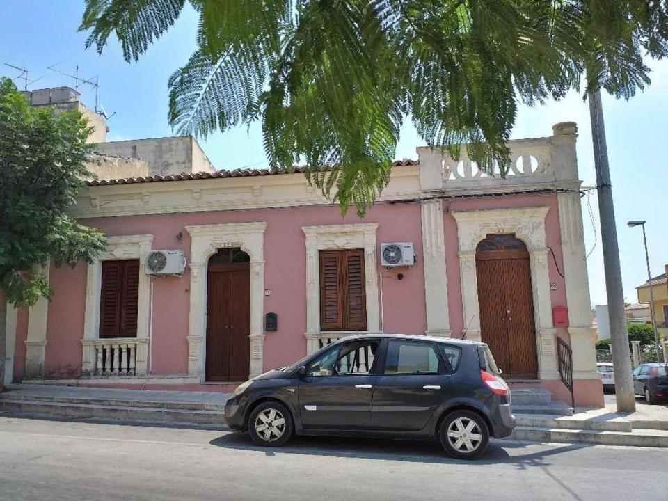 Вілла Pink Liberty House Санта-Кроче-Камерина Екстер'єр фото